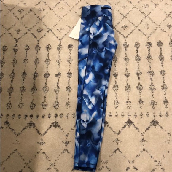 Speed up Lululemon blue and white leggings - Picture 4 of 7